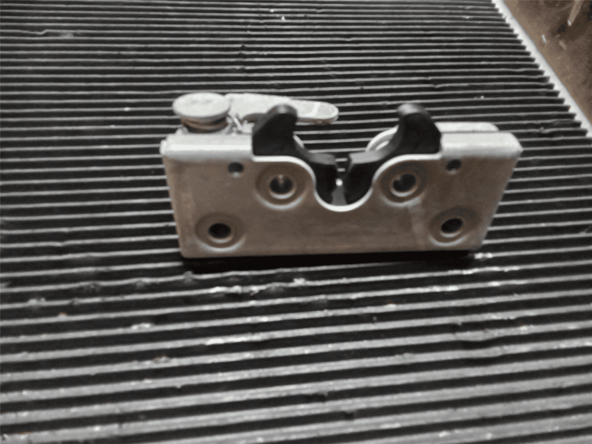 NEW LATCH AS image 2