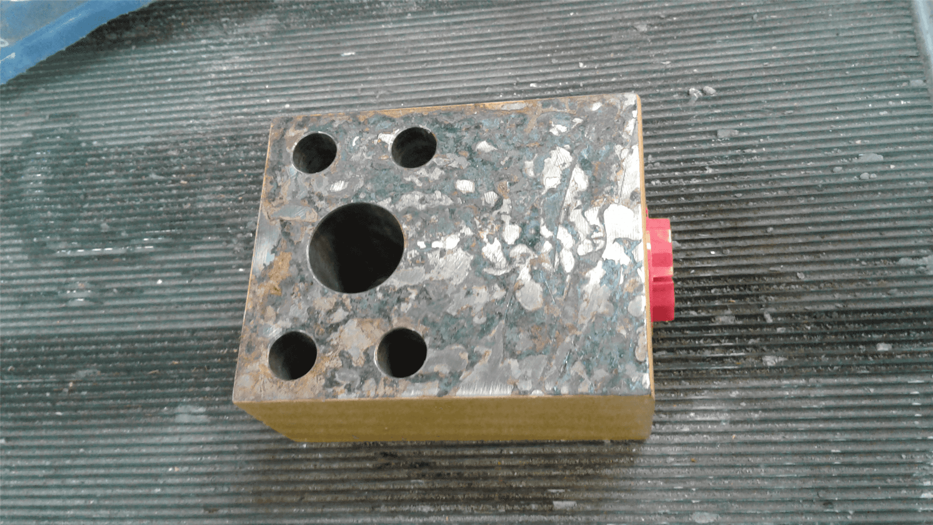 NEW BLOCK TEE indicator image 1
