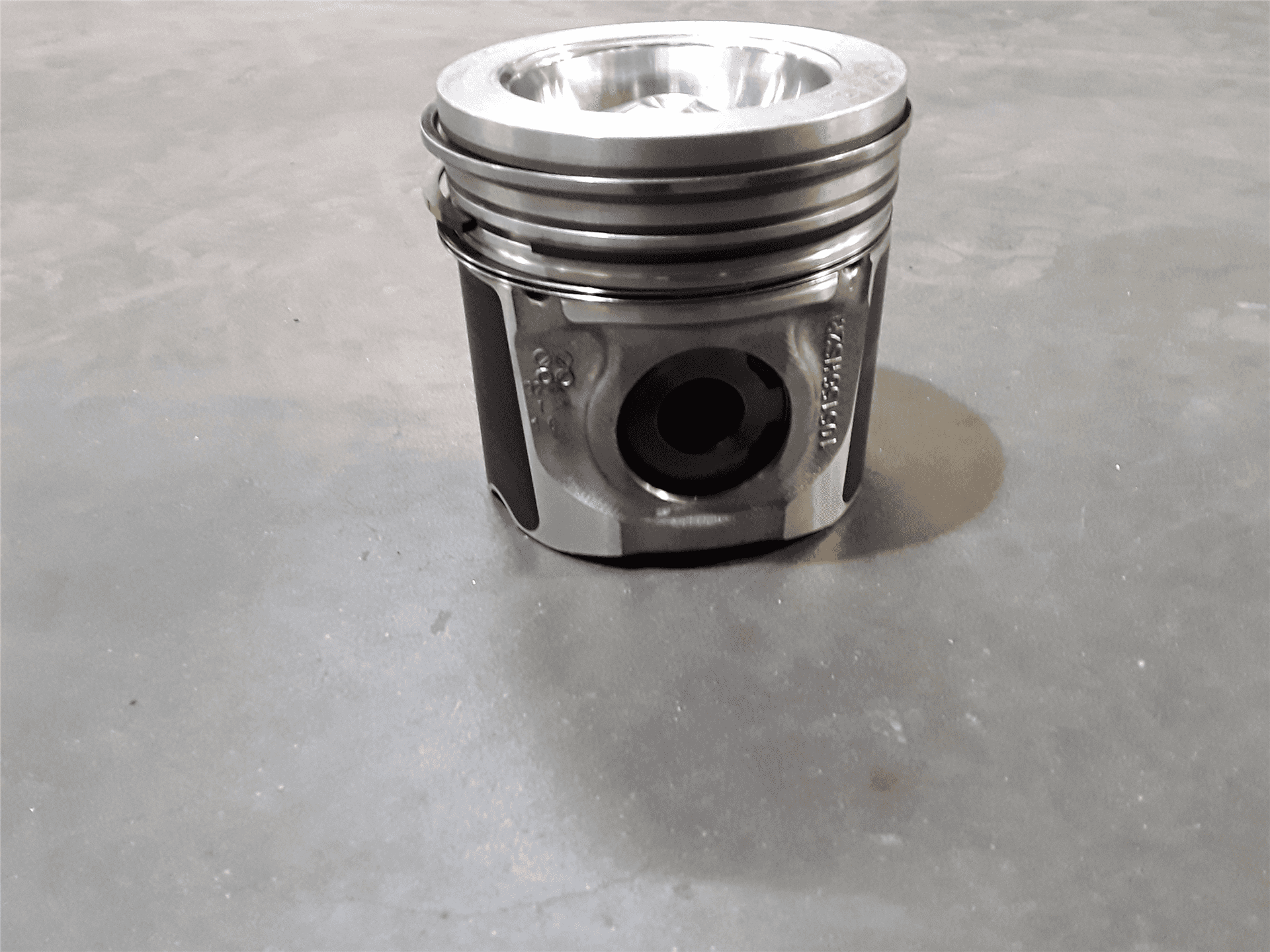 NEW PISTON GP image 2