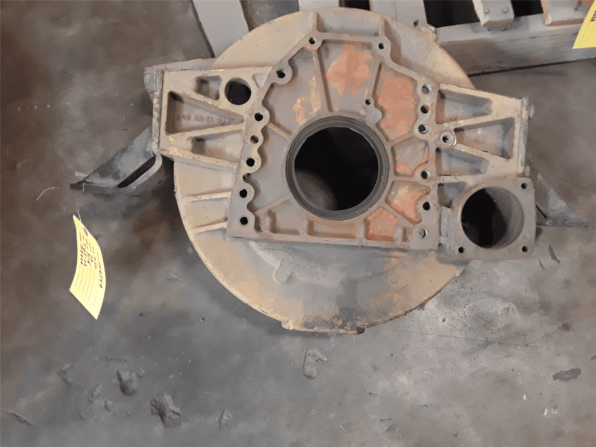 USED HOUSING-FLYWH indicator image 1
