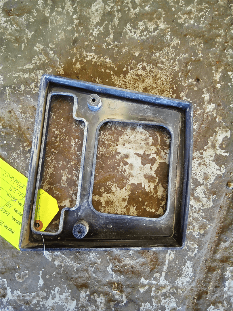 USED CENTER BEZEL image 2