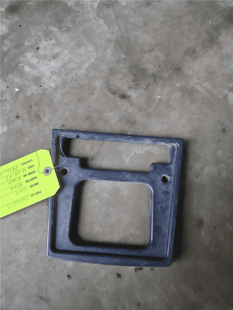 USED CENTER BEZEL image 3
