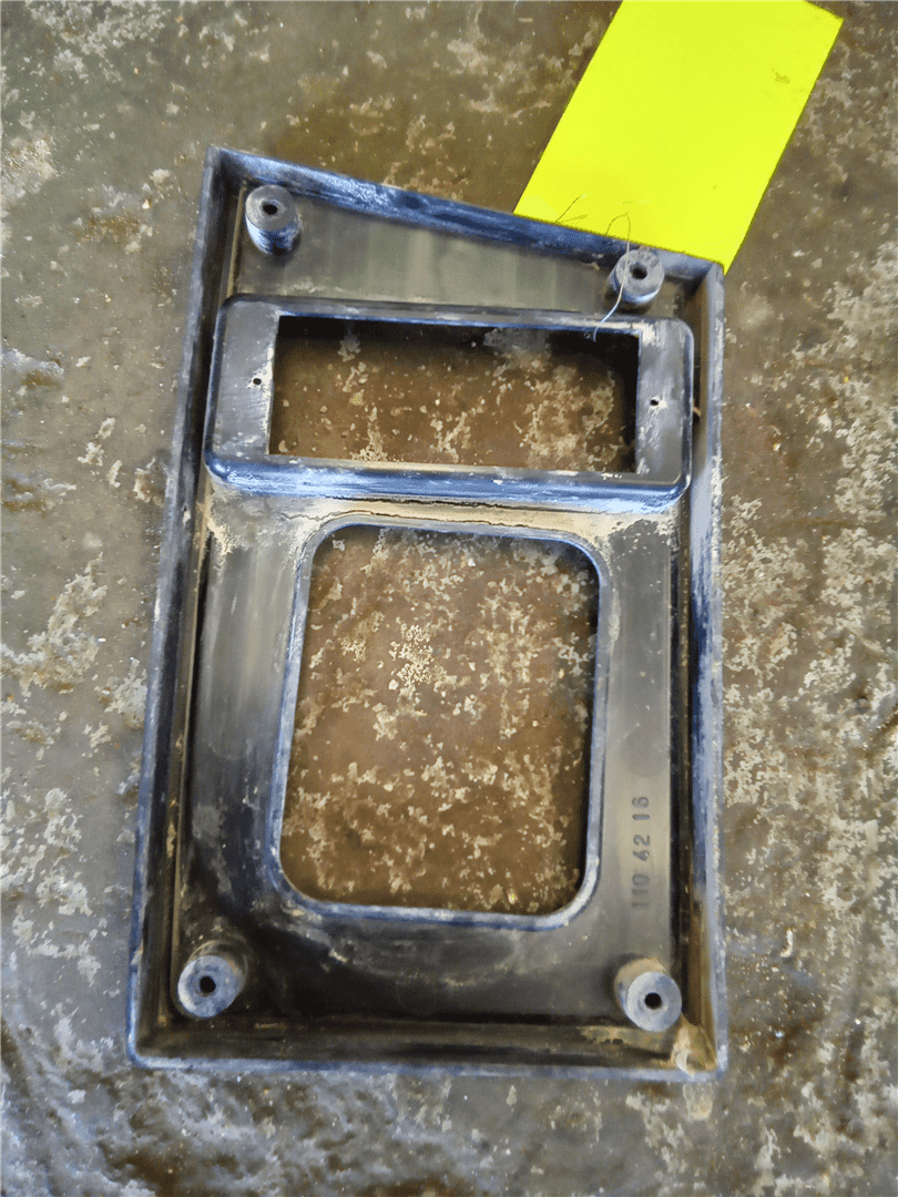 USED RH BEZEL image 2
