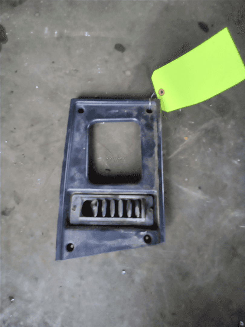 USED RH BEZEL image 3