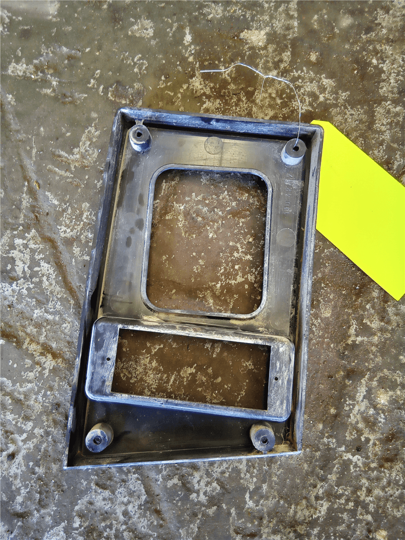 USED LH BEZEL image 2