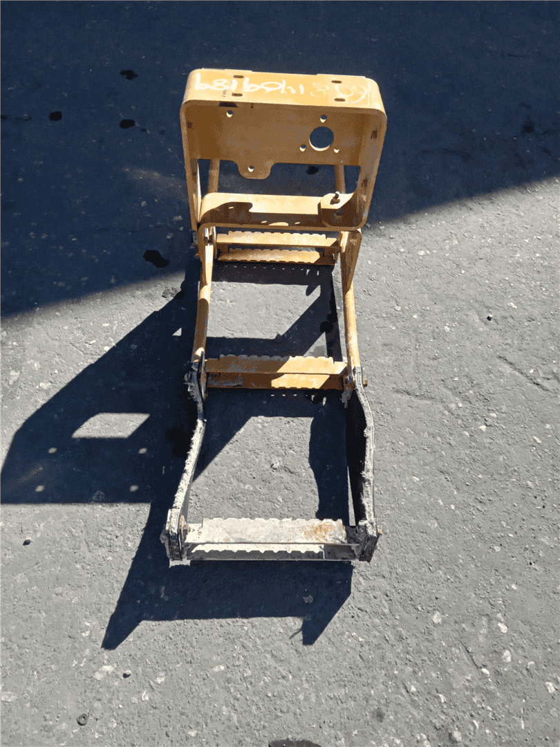 USED LADDER image 2