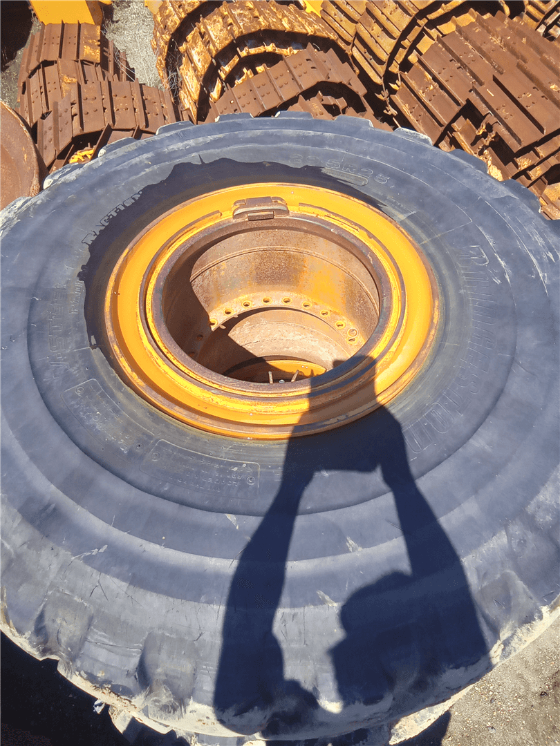 USED TIRE image 3