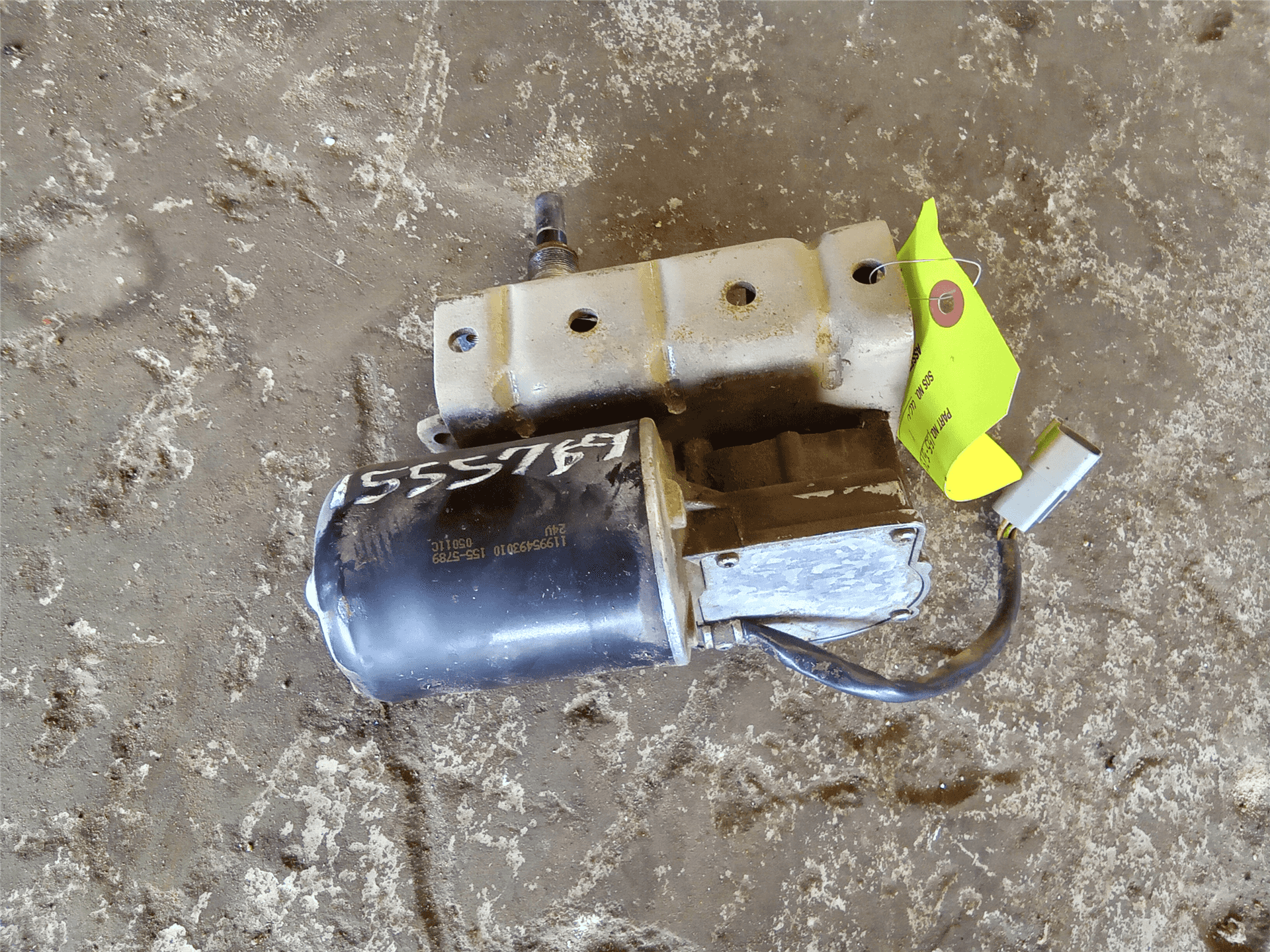 USED WIPER MOTOR image 2