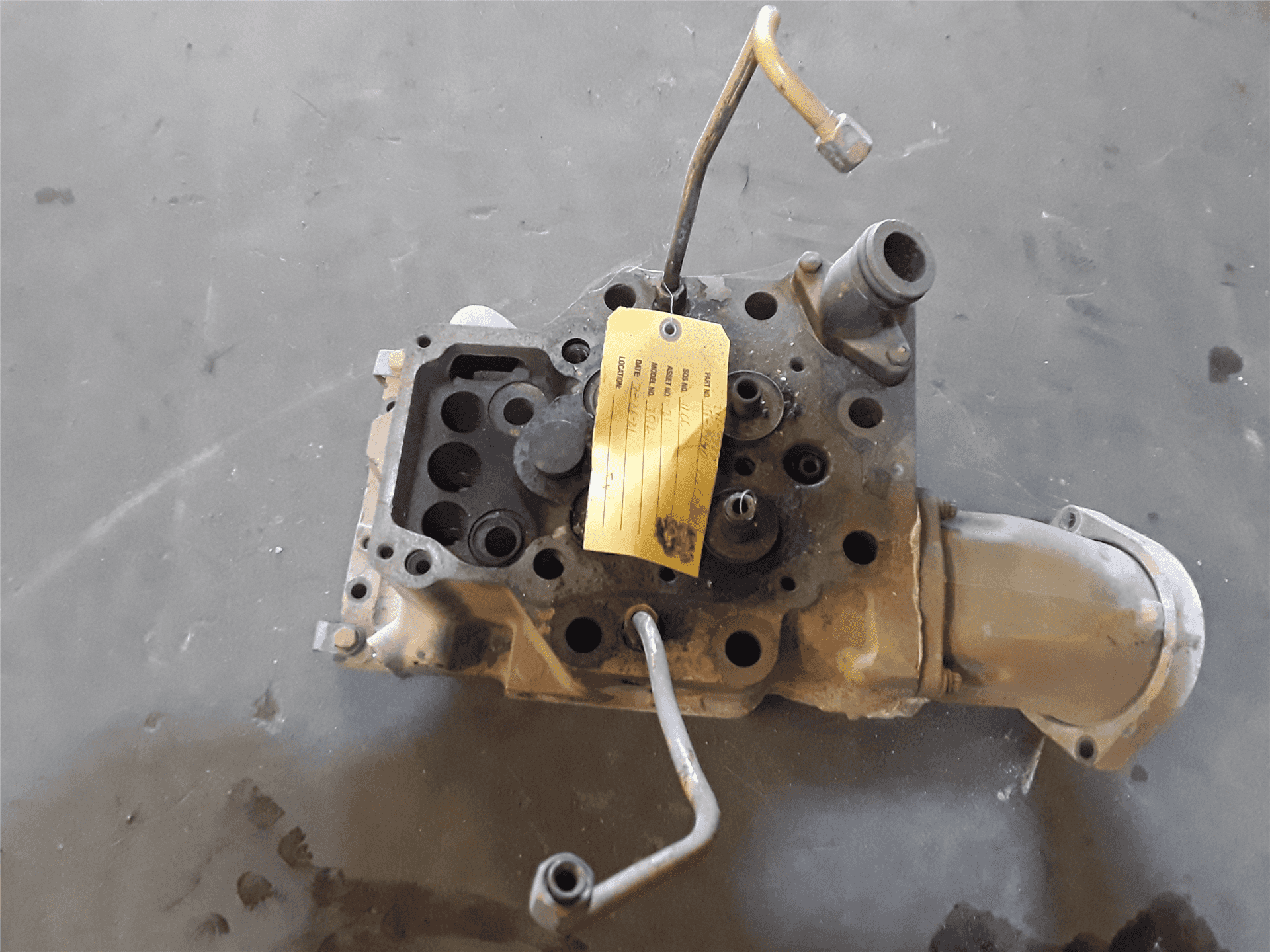 USED CYLINDER HEAD indicator image 1