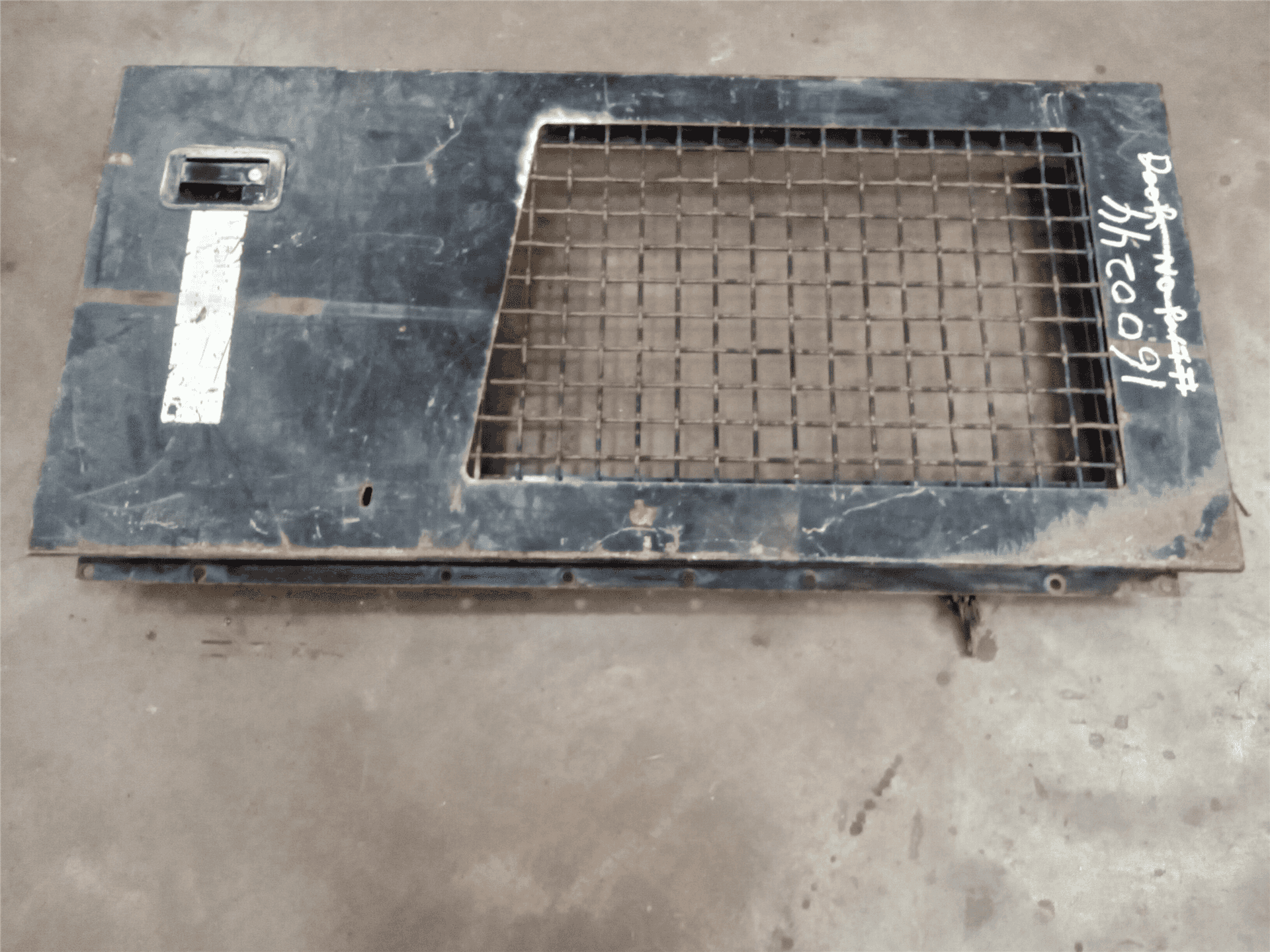 USED LH CAB DOOR G indicator image 1
