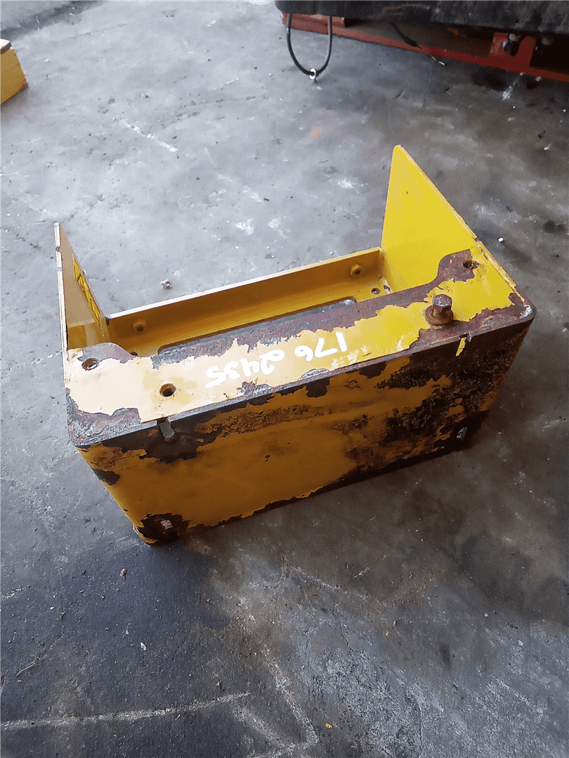 USED BATTERY BOX image 3