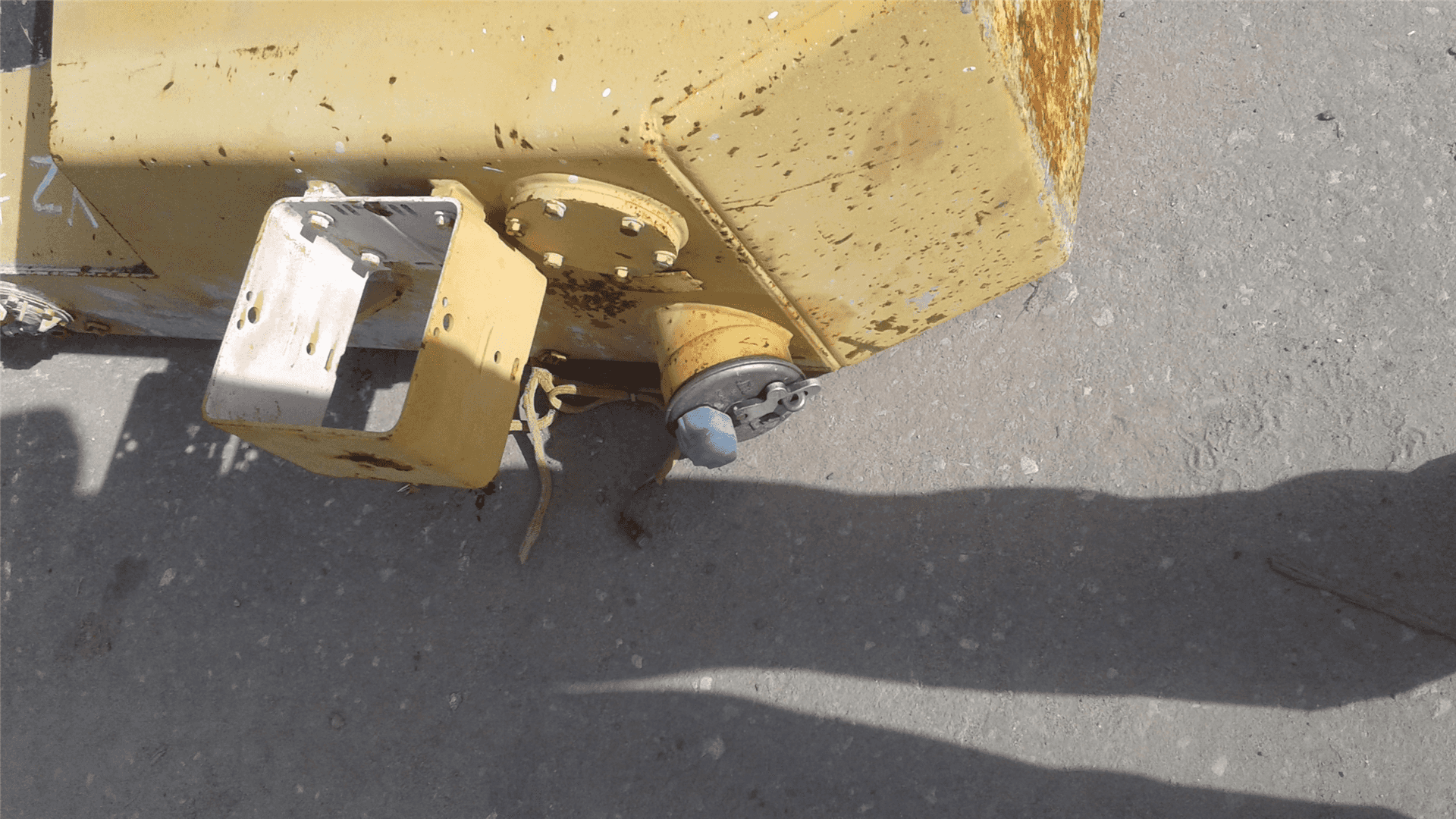 USED D8R FUEL TANK image 2