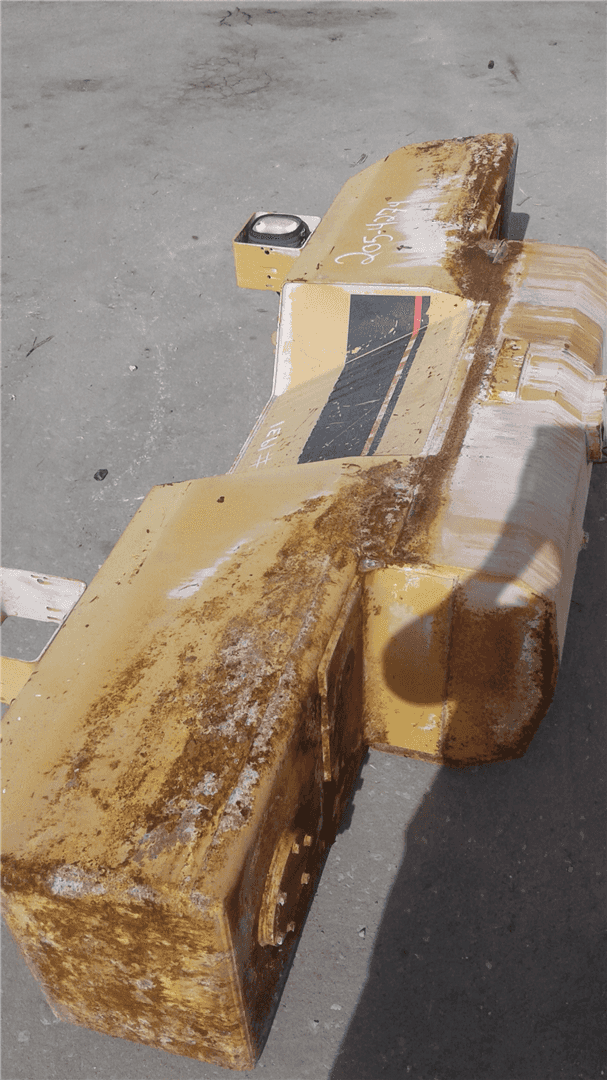 USED D8R FUEL TANK image 4