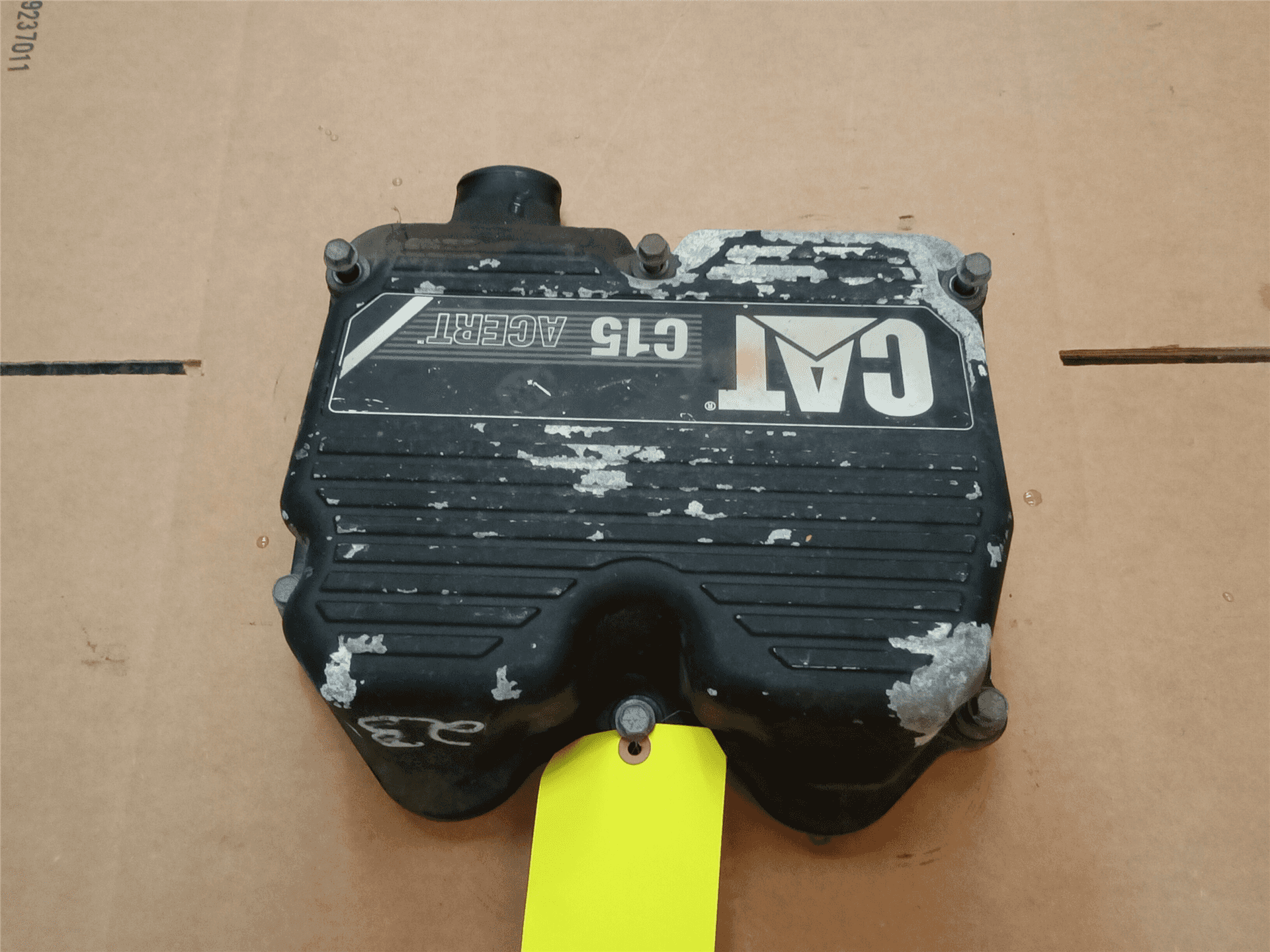 USED VALVE COVER image 2