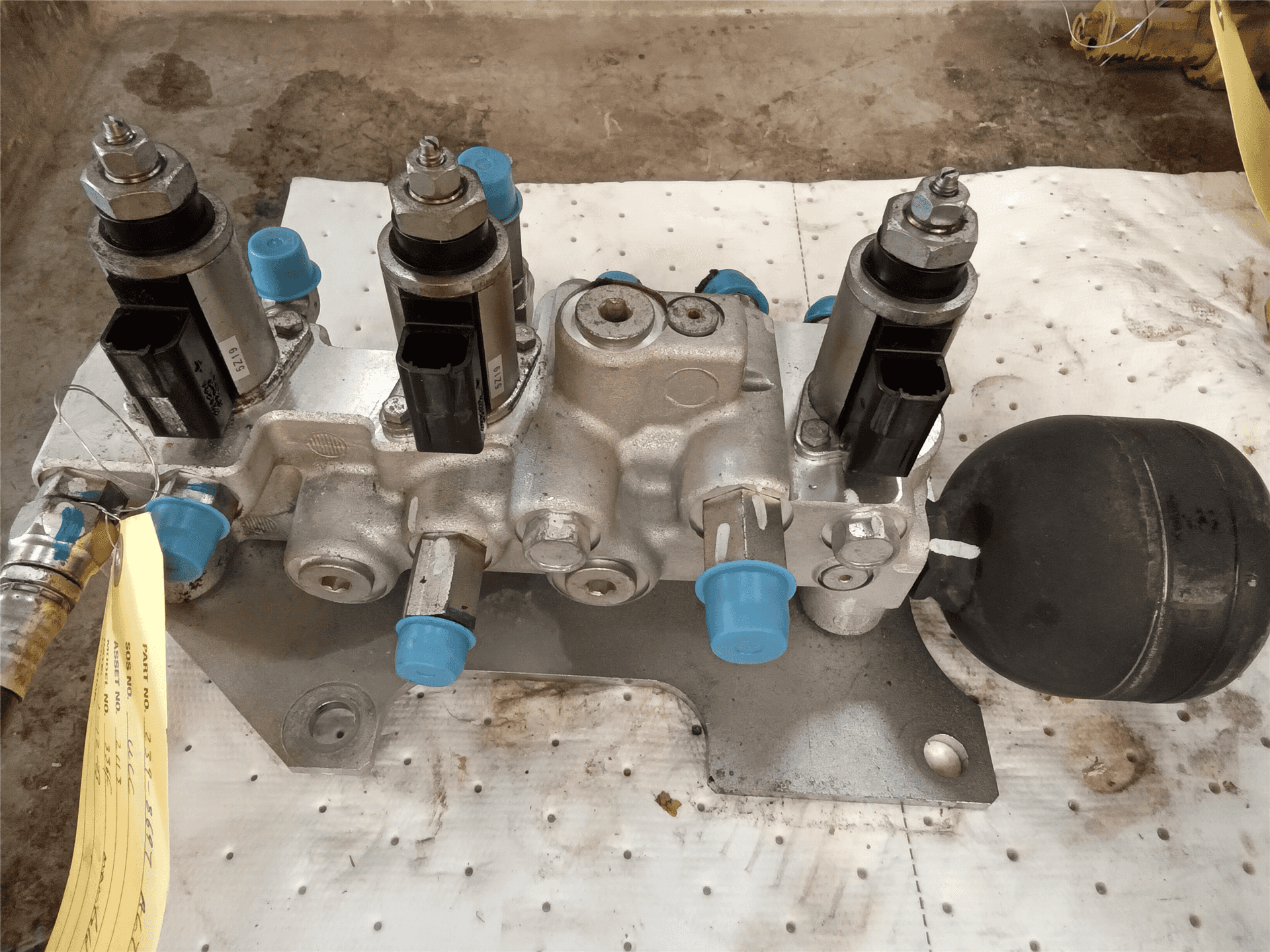 USED MANIFOLD GP indicator image 1