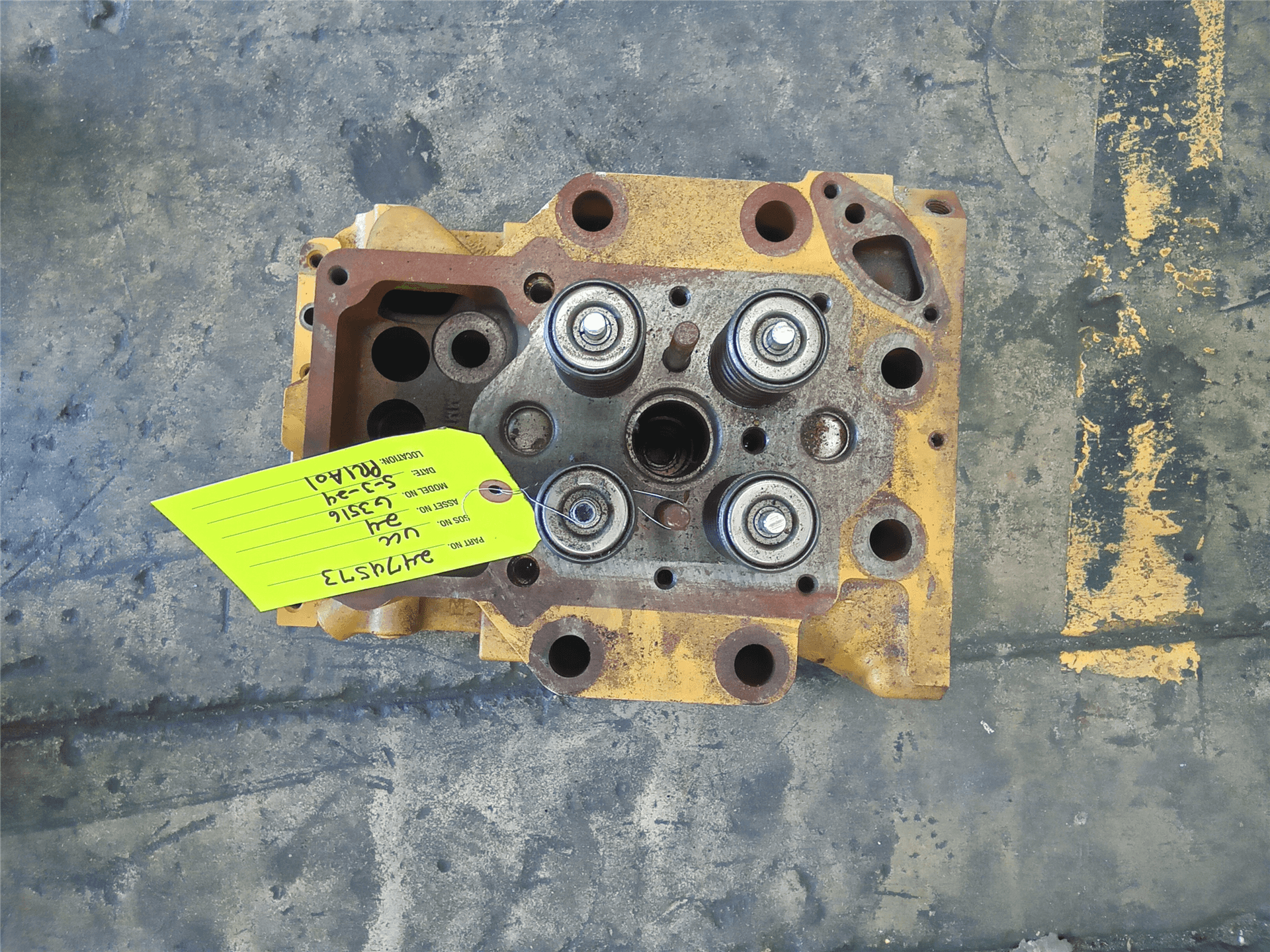 USED CYLINDER HEAD indicator image 1