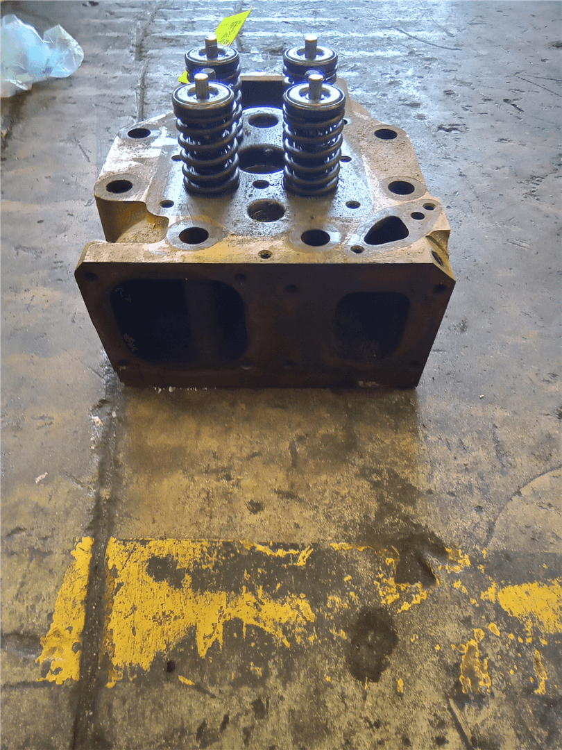 USED CYLINDER HEAD image 2