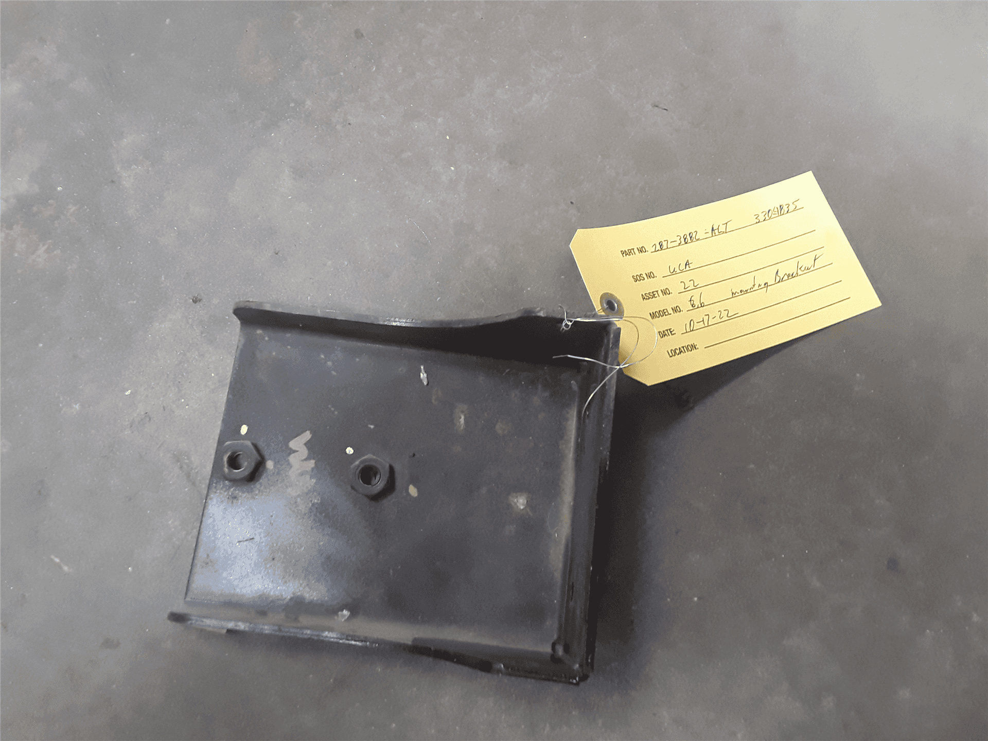 USED MOUNTING BRAC indicator image 1