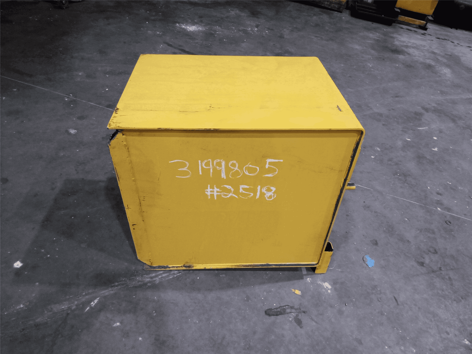 USED HYD TANK image 3