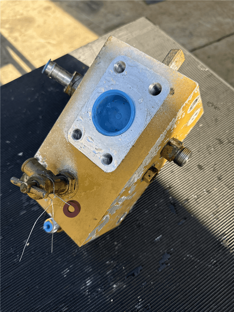 USED MANIFOLD indicator image 1