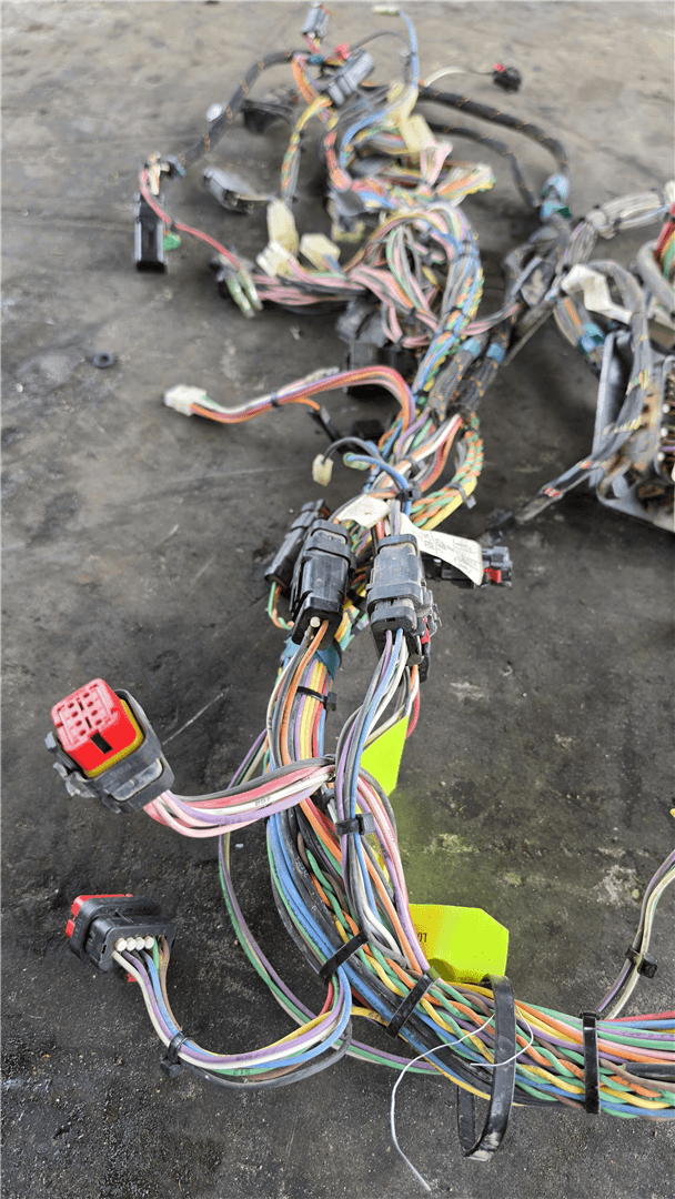 USED CAB HARNESS image 2