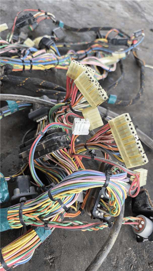 USED CAB HARNESS image 3
