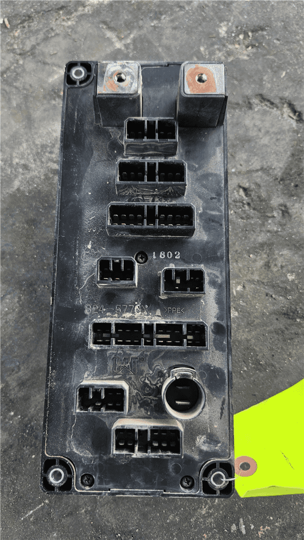 USED FUSE PANEL GP image 2