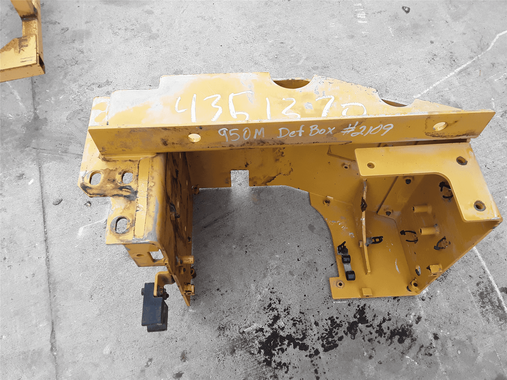 USED BATTERY BOX indicator image 1