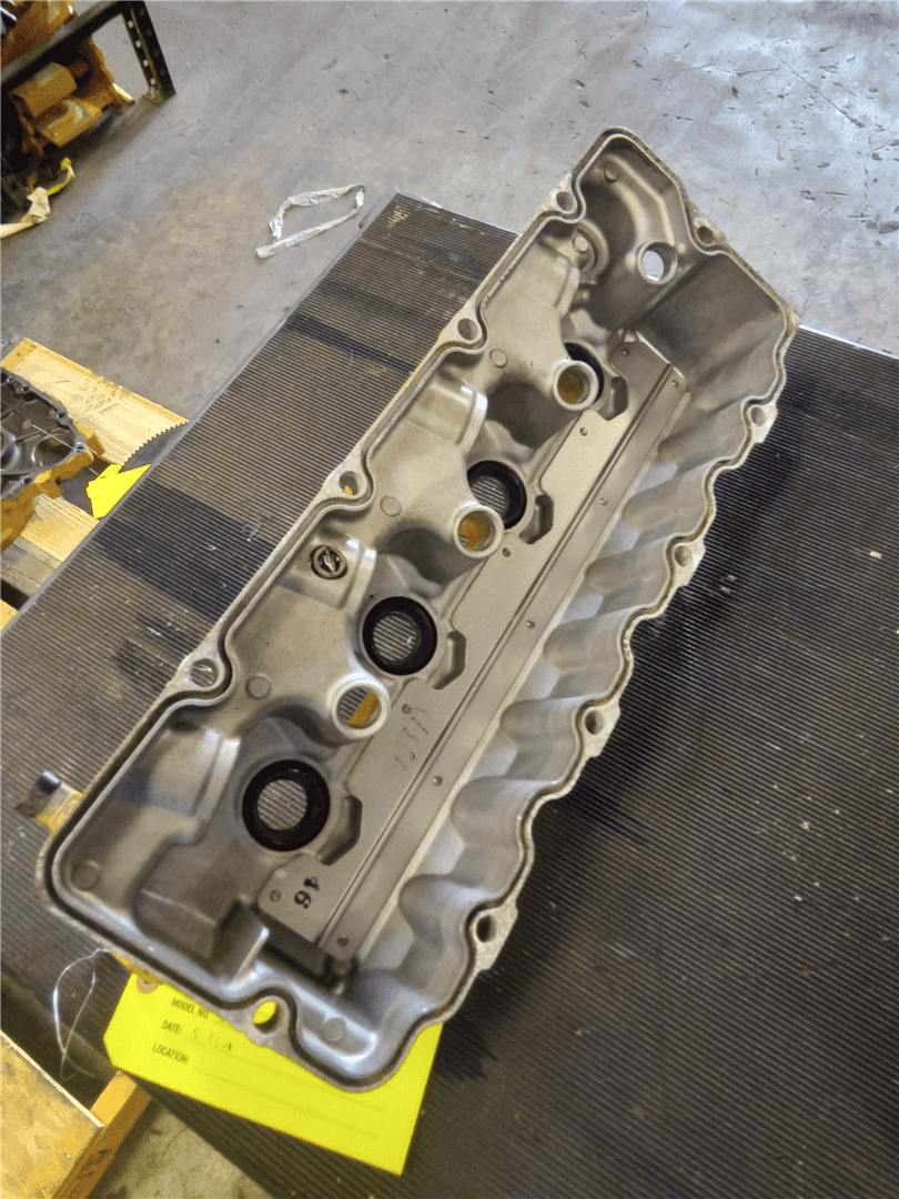 USED VALVE COVER image 2