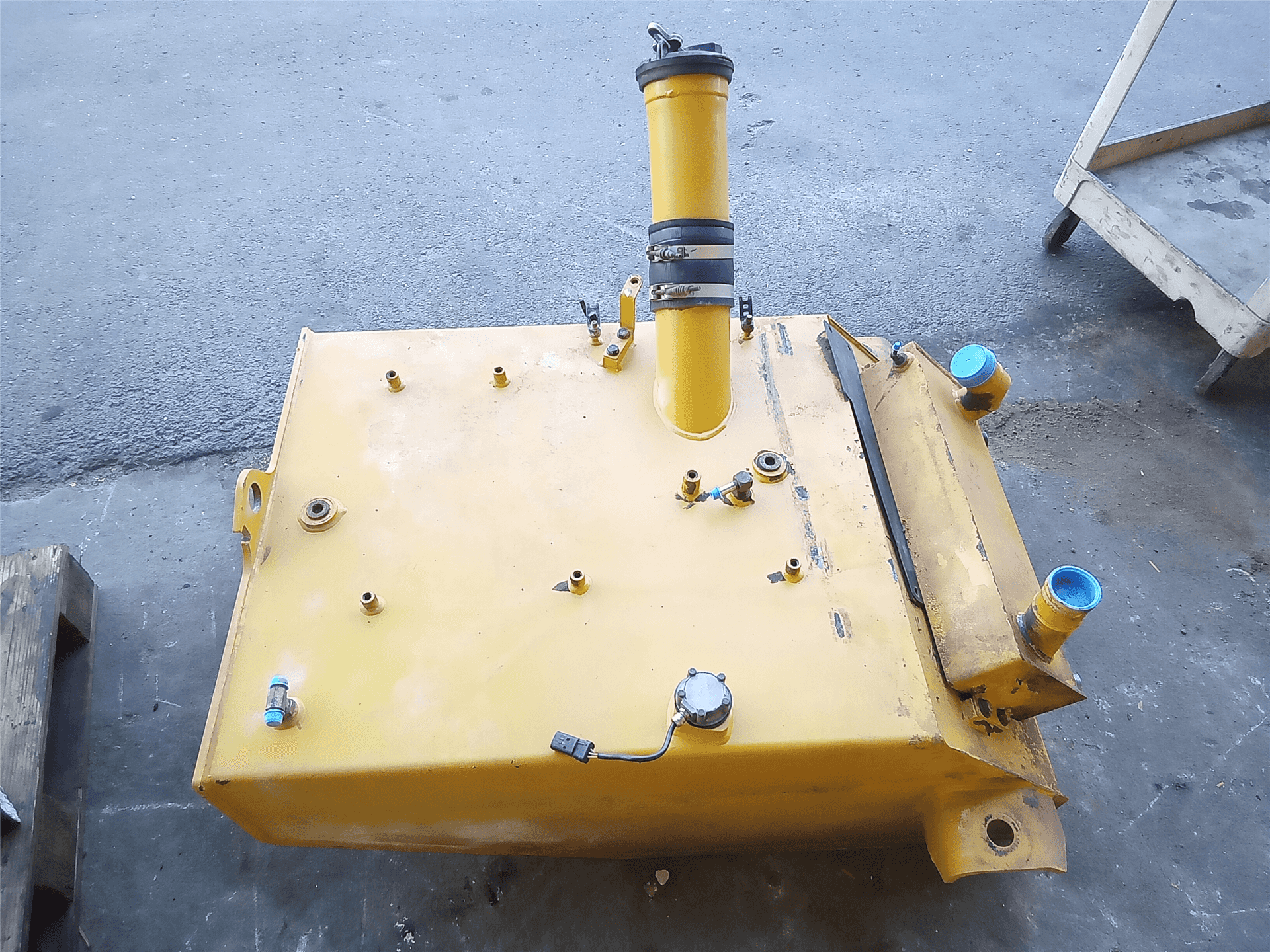 USED FUEL TANK image 5