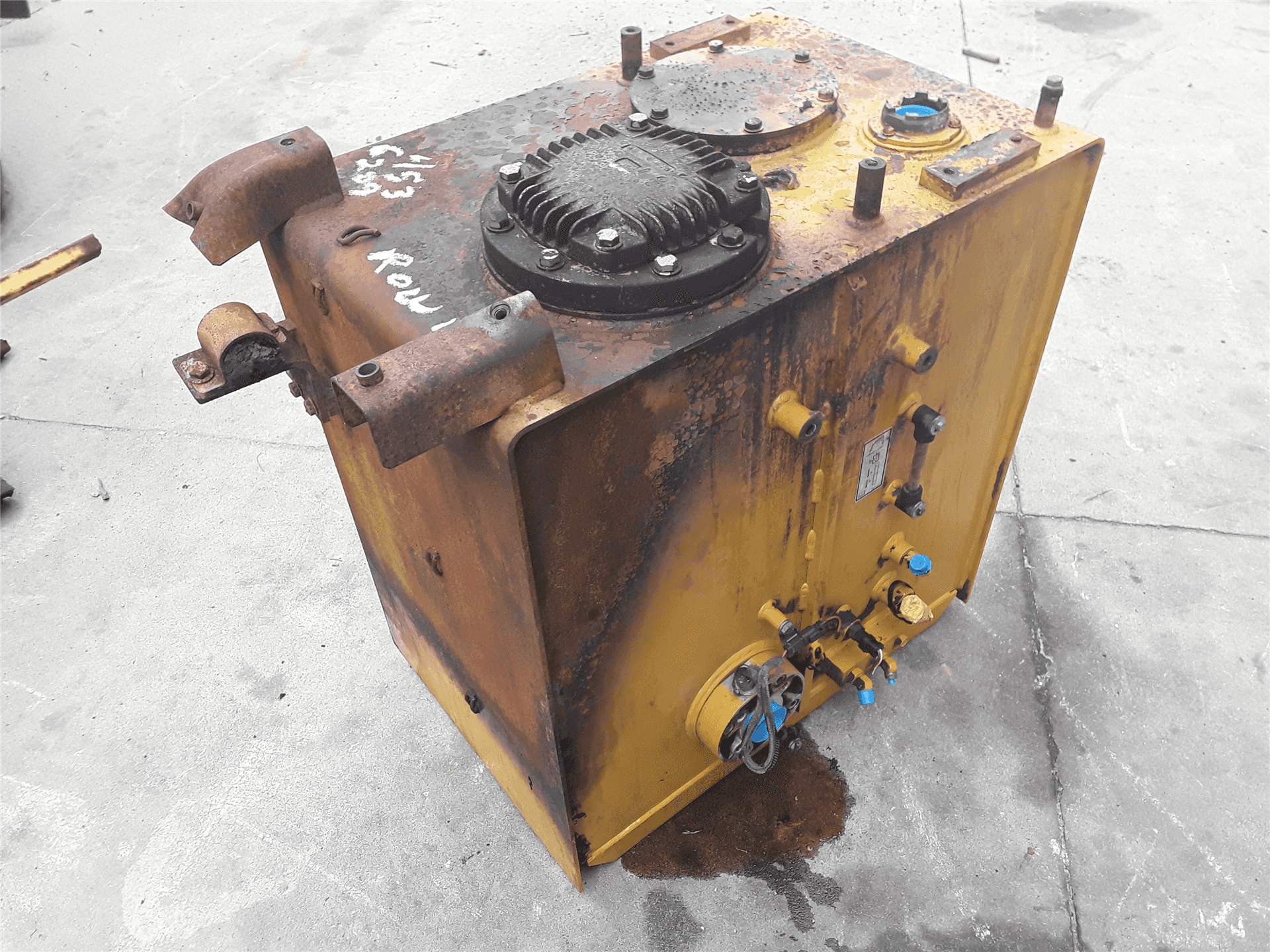 USED TANK FILTER G indicator image 1