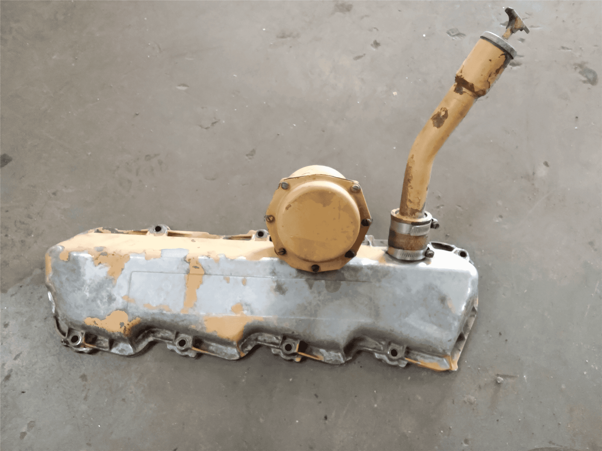 USED VALVE COVER indicator image 1
