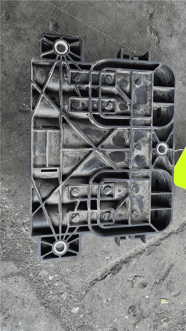 USED FUSE BLOCK image 2