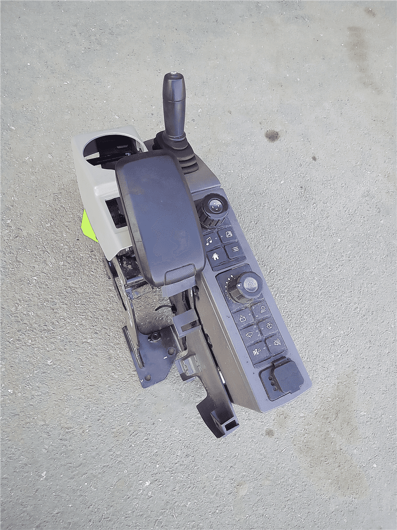 USED RH CONSOLE GP indicator image 1