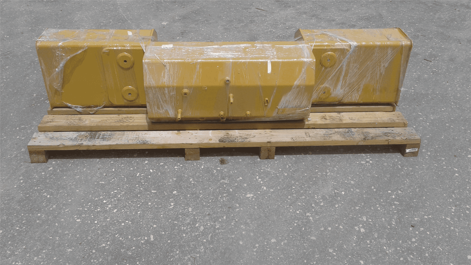 USED D6T FUEL TANK indicator image 1