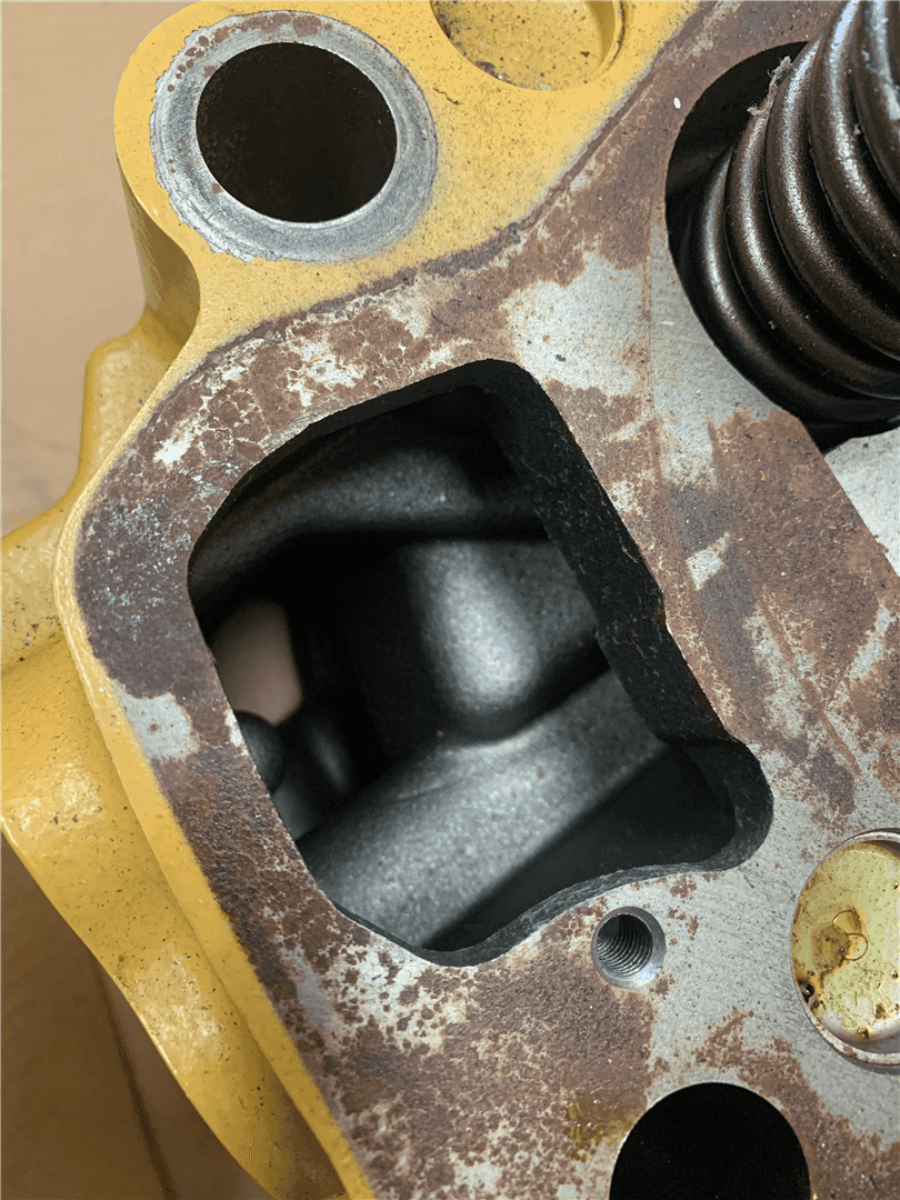 USED CYLINDER HEAD image 2