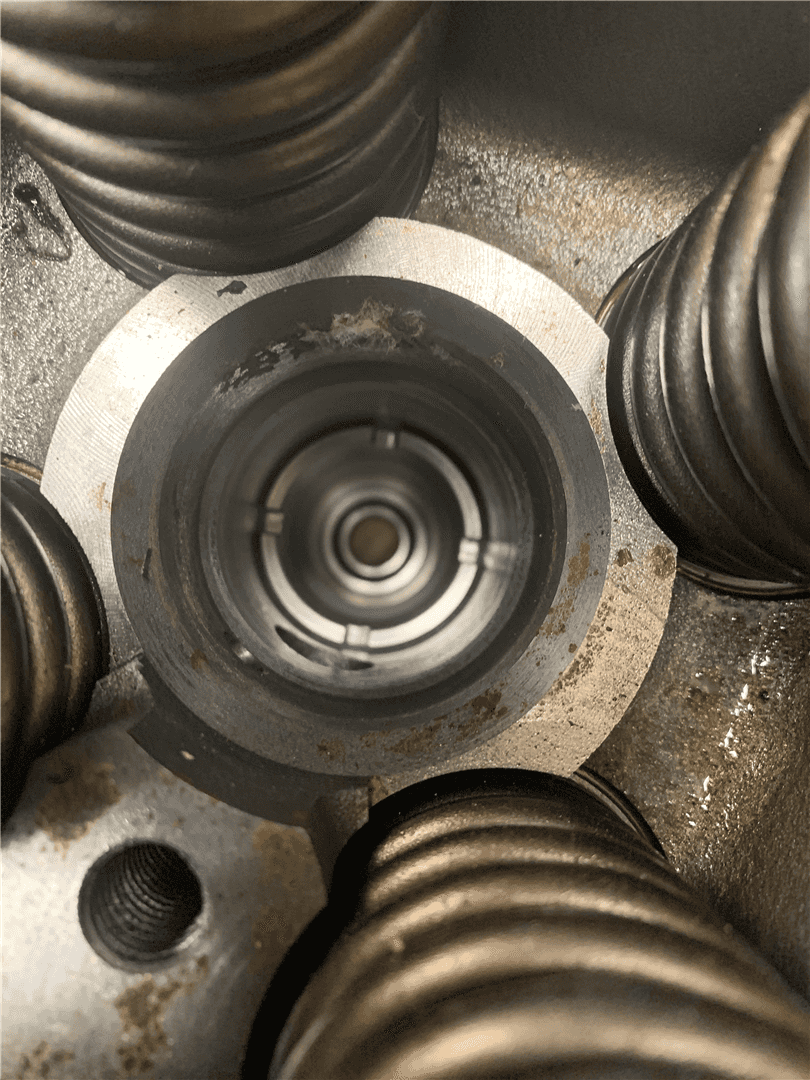 USED CYLINDER HEAD image 4