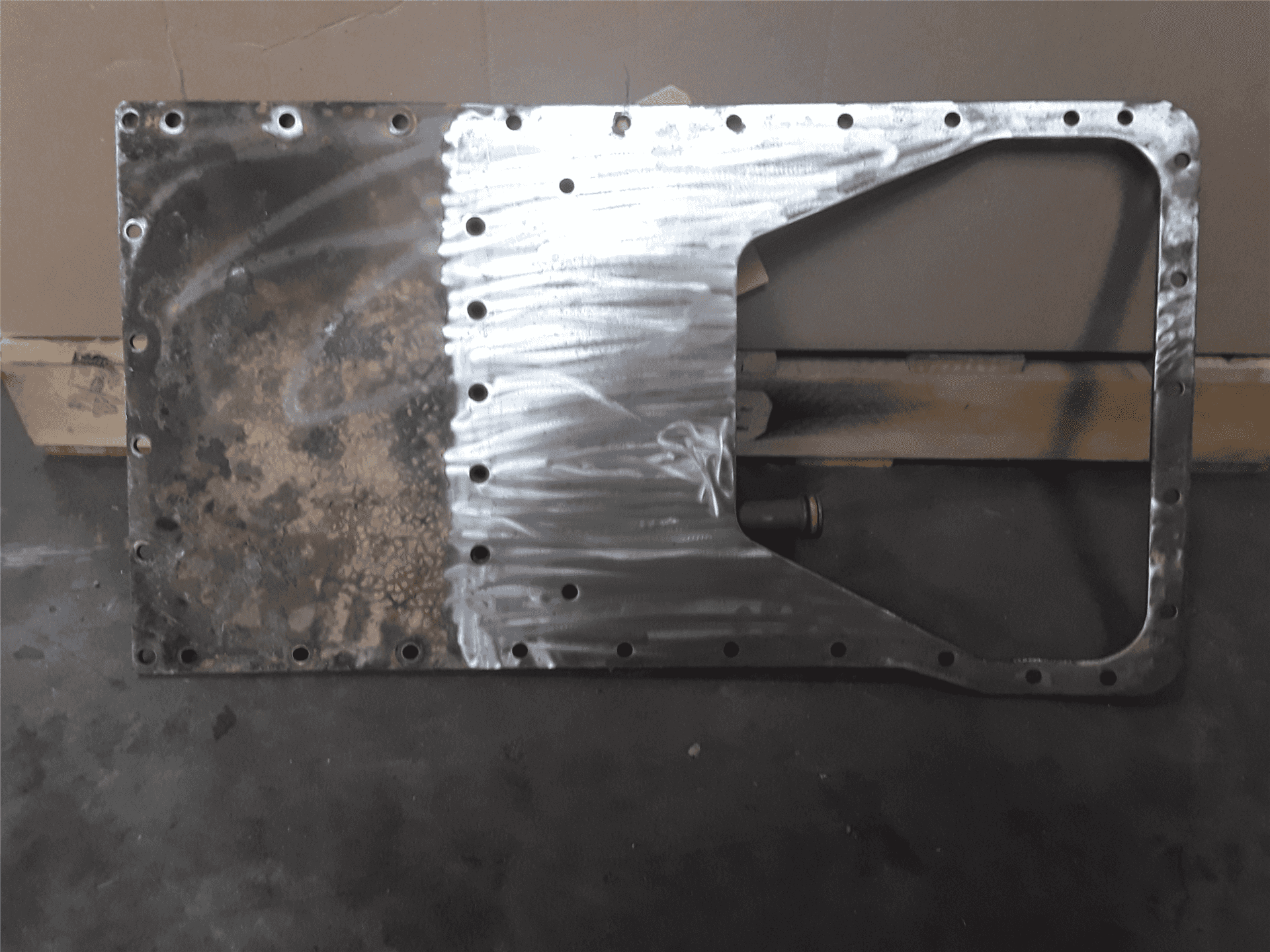 USED OIL PAN PLATE indicator image 1