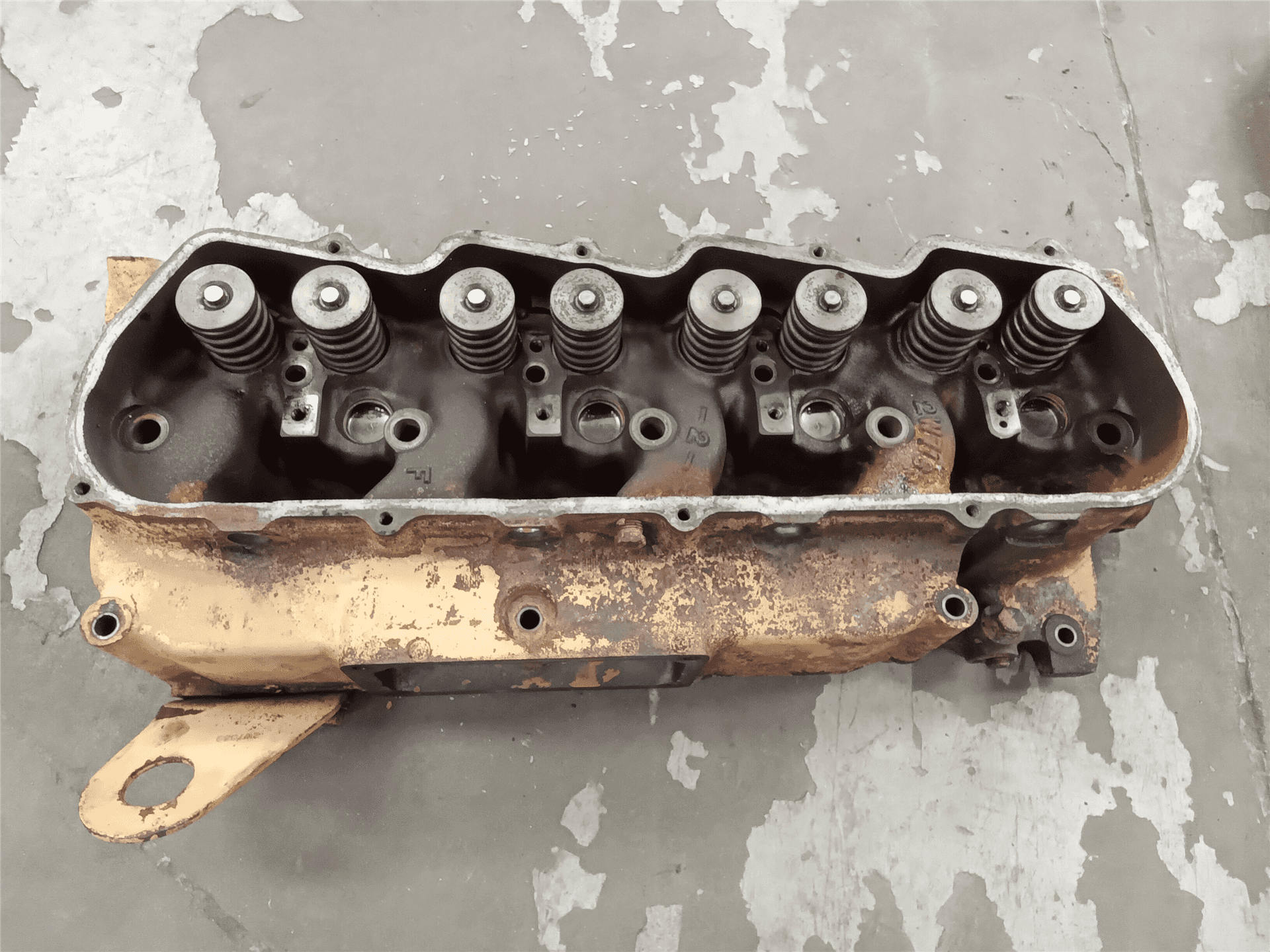 USED CYL HEAD image 2