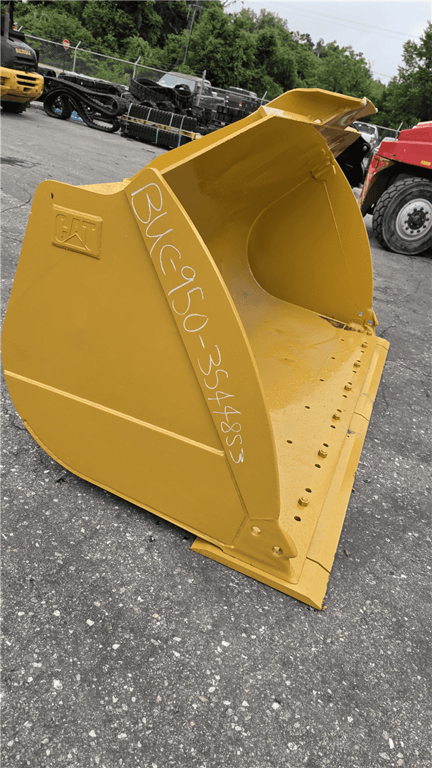 USED 4.5-CU YD BUC image 4