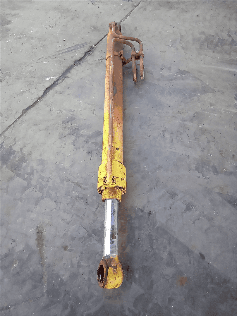USED RH BOOM CYL indicator image 1