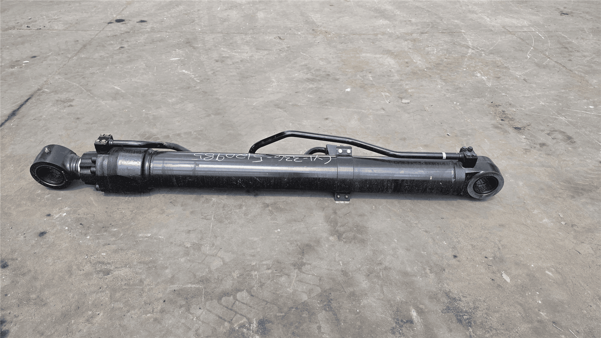USED RH BOOM CYL image 2