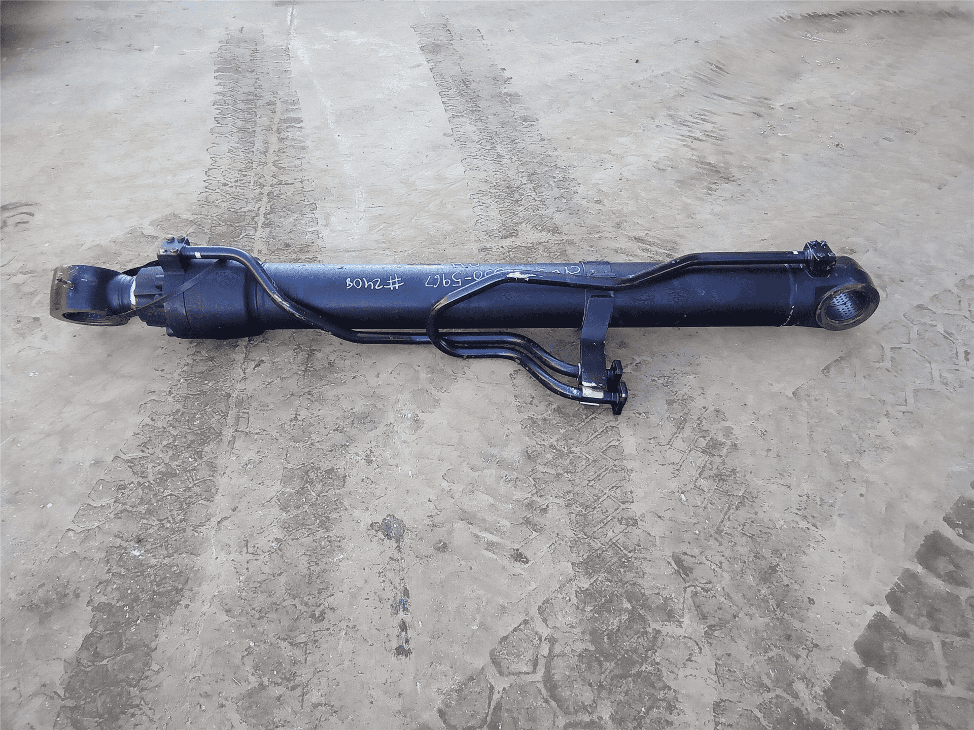 USED RH BOOM CYL indicator image 1