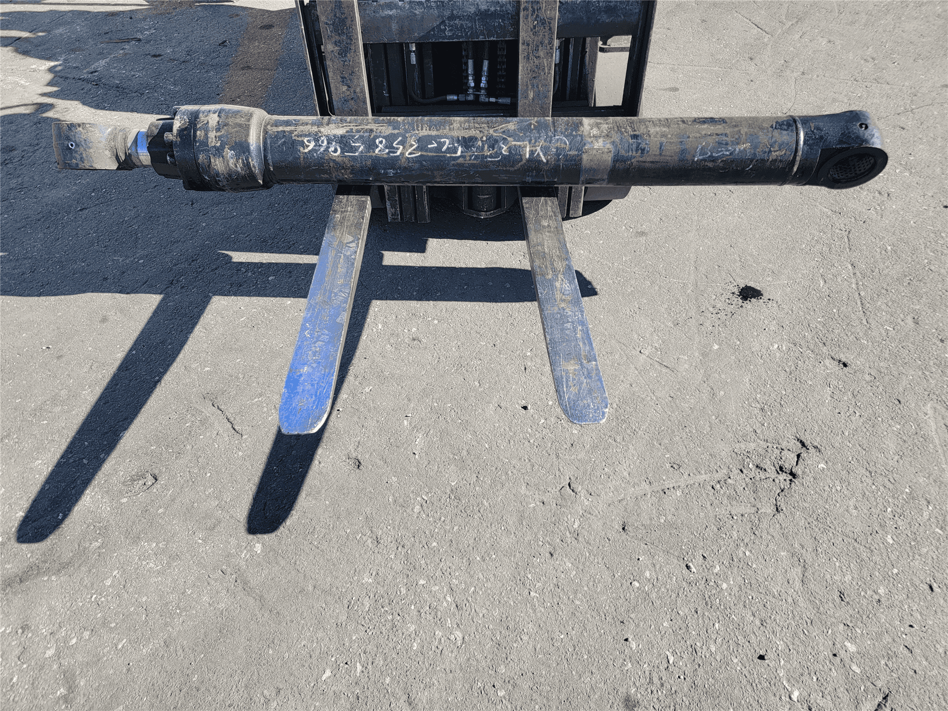 USED BOOM CYL indicator image 1