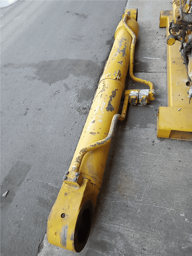 USED BOOM CYLINDER image 2