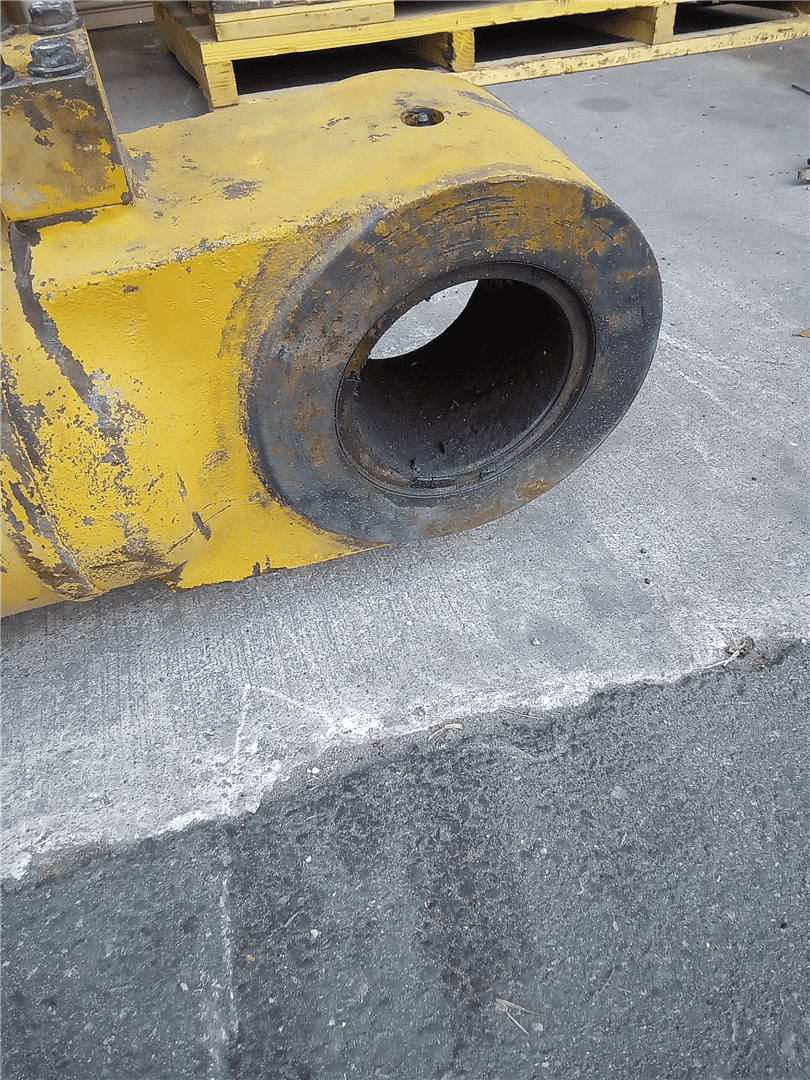 USED BOOM CYLINDER image 4