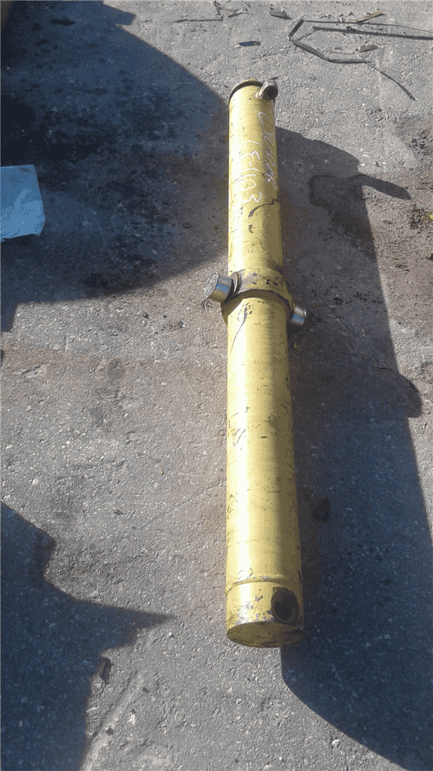 USED LIFT CYLINDER indicator image 1
