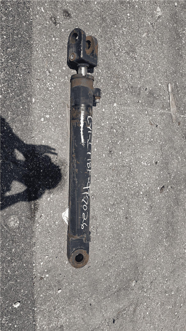 USED TILT CYL GP indicator image 1
