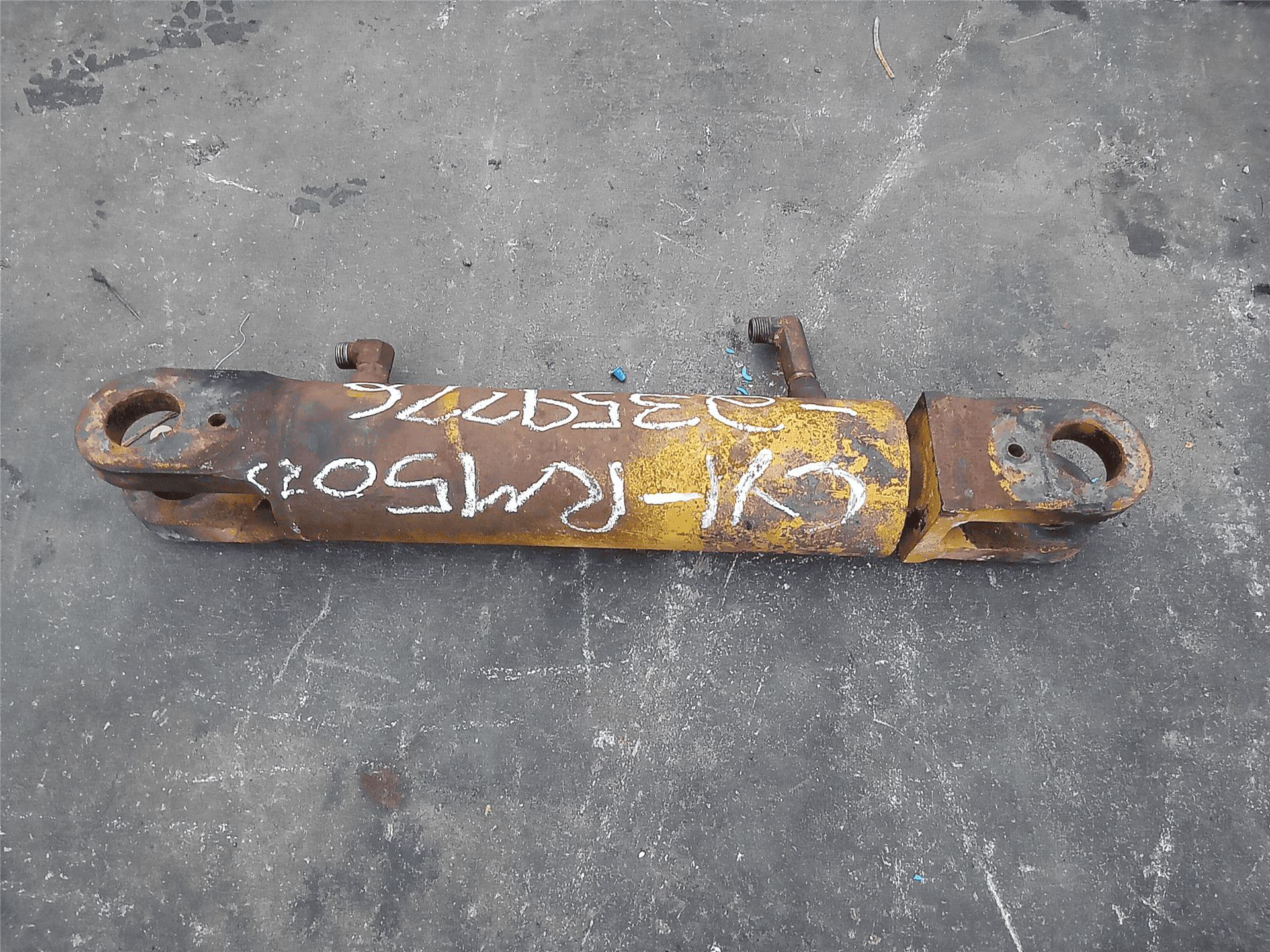 USED STEER CYL image 2
