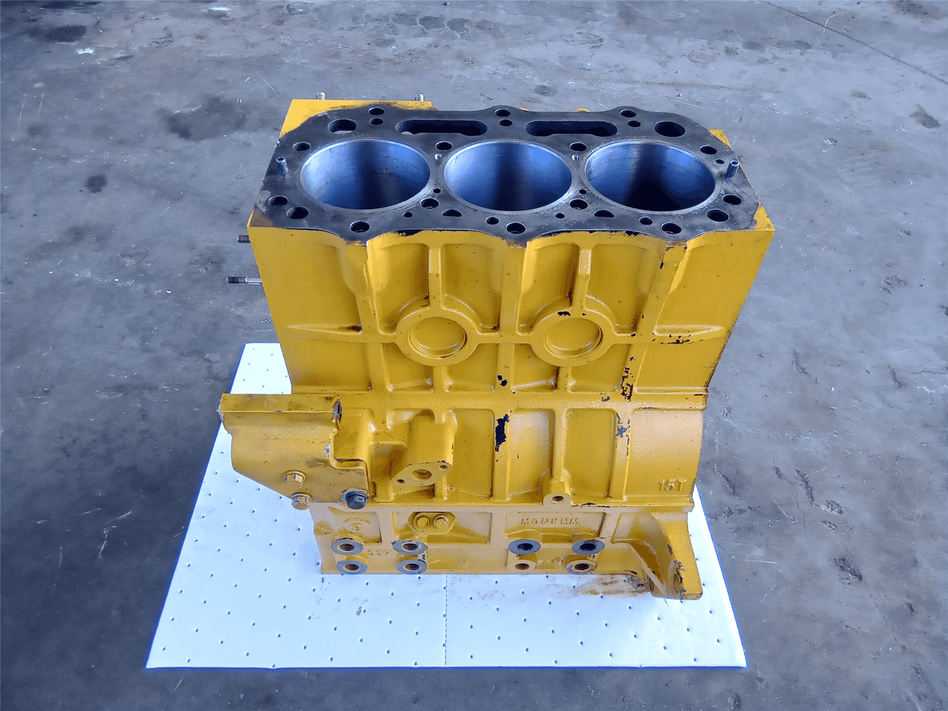 USED CYL BLOCK image 3